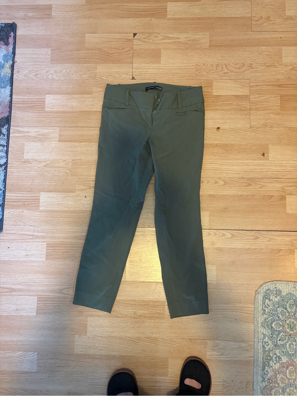 The Limited Olive Green Slim Capris size 6
